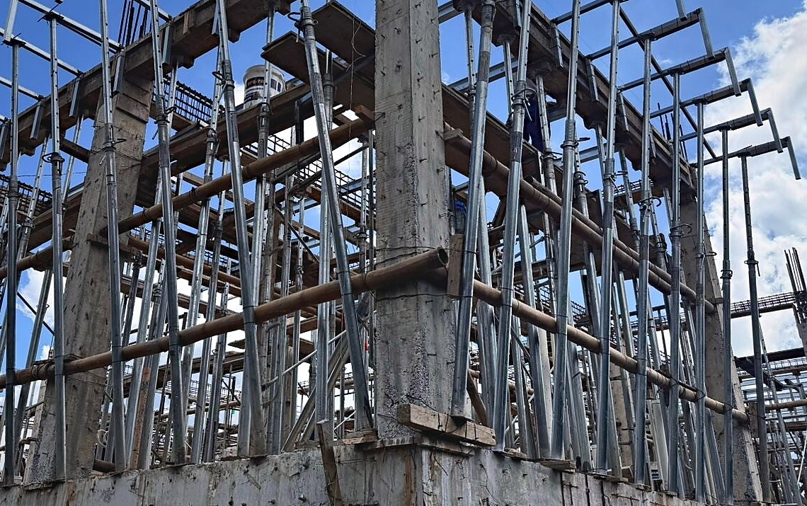 Puntales en obra